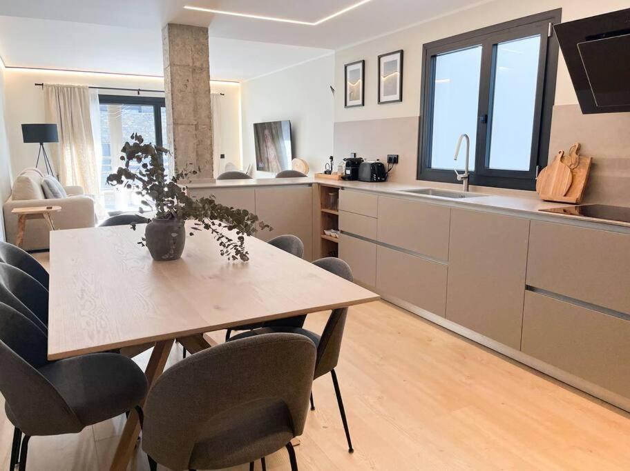 Atico Duplex De Lujo - Clasificacion 5 Estrellas - 8pax - A Pie Del Centro - 2 Parkings L By Bonesvacances Apartament *