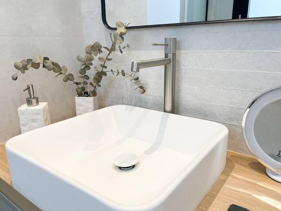 Apartament Atico Duplex De Lujo - Clasificacion 5 Estrellas - 8pax - A Pie Del Centro - 2 Parkings L By Bonesvacances *